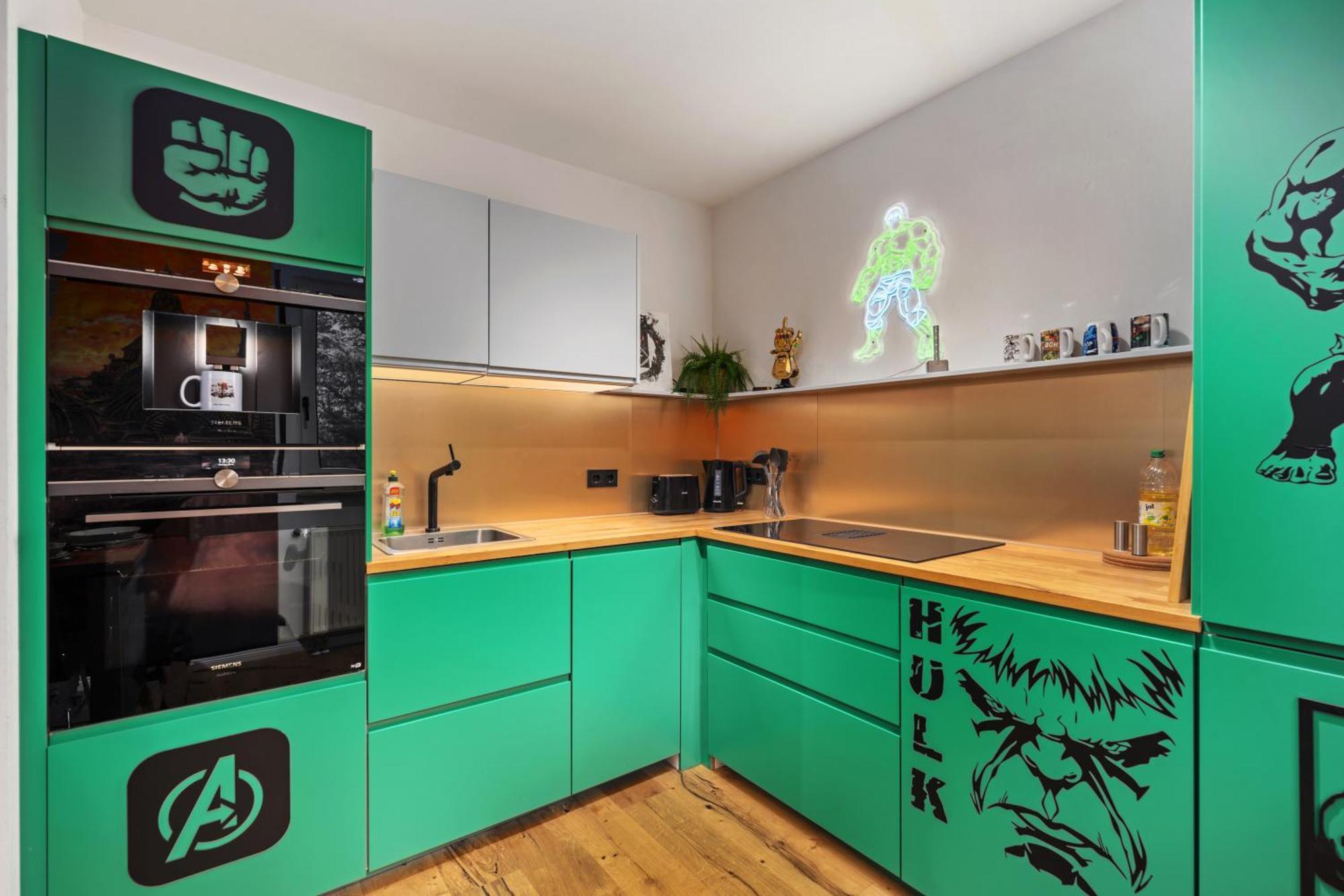 Edler Wohnraum Disney Marvel Studio Mit Balkon, Boxspringbett, Kaffeevollautomat, Lift & Parkplatz Chemnitz Exterior foto